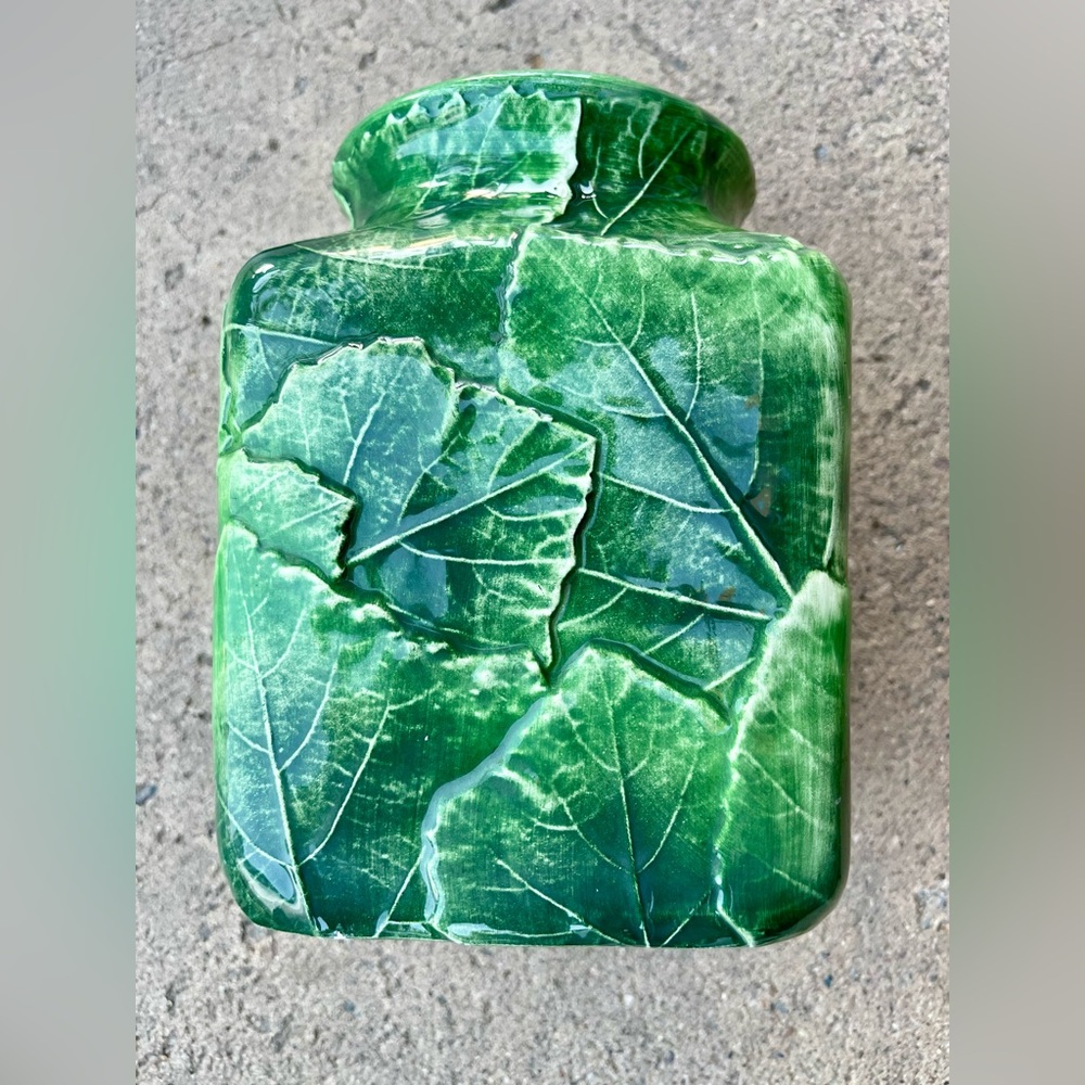 Vintage Vietri Italy Foglia Leonardo Green Leaf Vase - Hand Painted Majolica" - Picture 4 of 8